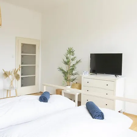 Sunny Apartment Near Belvedere Castle Wenen Buitenkant foto