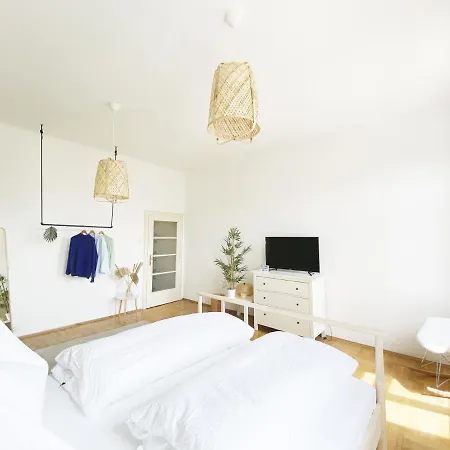 Sunny Apartment Near Belvedere Castle Wenen Buitenkant foto