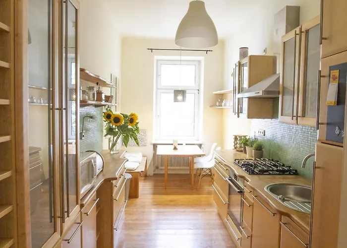 Sunny Apartment Near Belvedere Castle